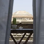 Arch Konukevi Roma