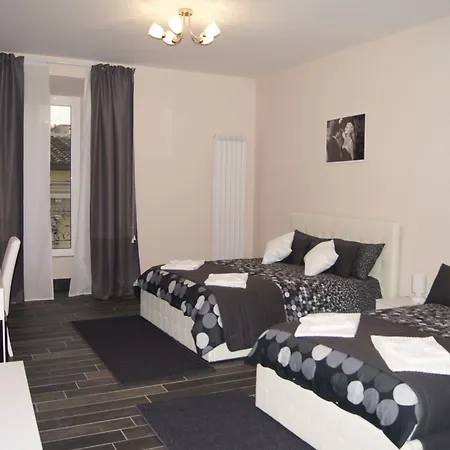 拱形罗马套房旅馆 招待所 4*