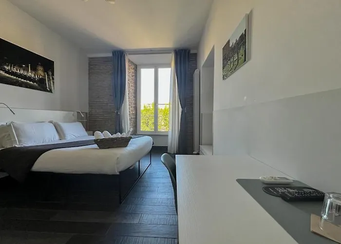 拱形罗马套房旅馆 4*