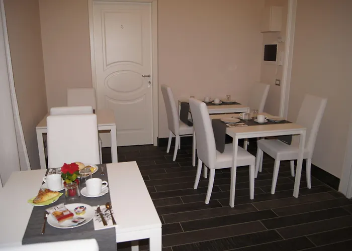 拱形罗马套房旅馆 4*